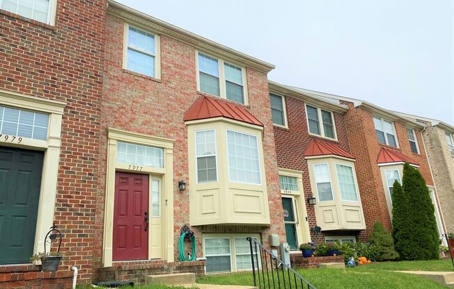 Stunning 4 BR /2.5 Townhome in Stoney Beach!