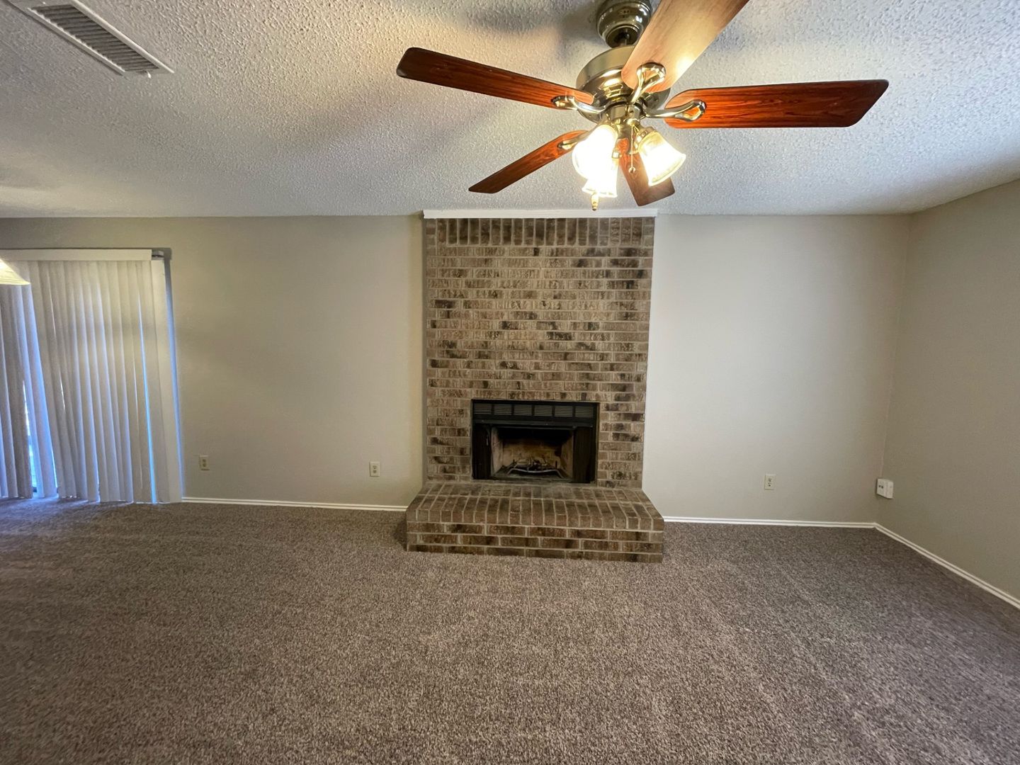 5601 Hearthwood Ct, Arlington TX 76016