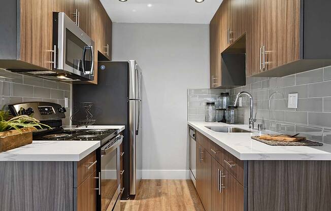 Fully Equipped Kitchen With Modern Appliances at Fairmont Apartments, California