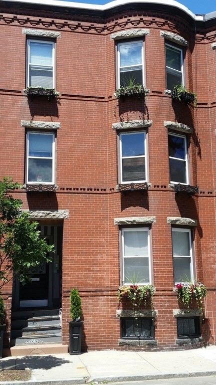54 SAXTON ST