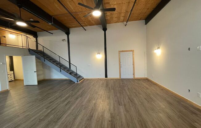Studio, 1 bath, 935 sqft, $1,550, Unit 101