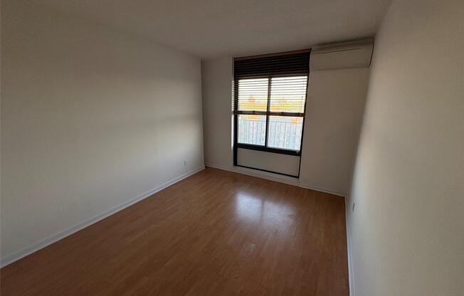 3 beds, 2 baths, 1,375 sqft, $5,200, Unit 9J