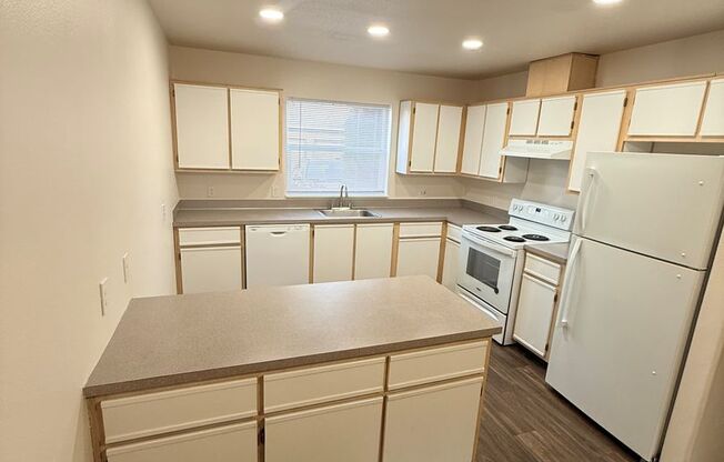 2 beds, 2 baths, 1,120 sqft, $1,695, Unit 3754