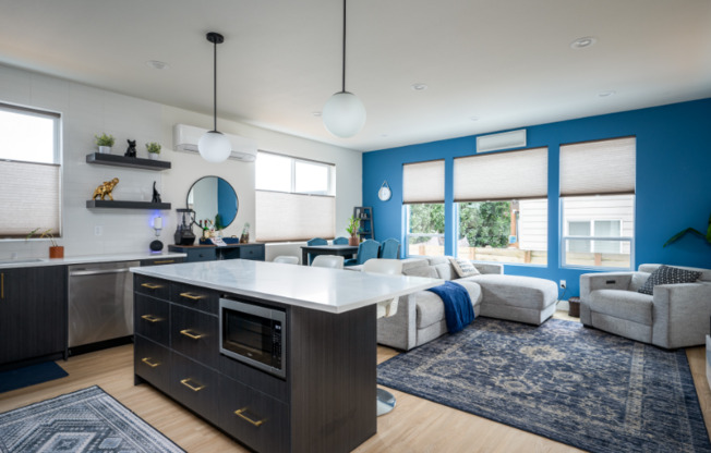 1226 W 24 ST