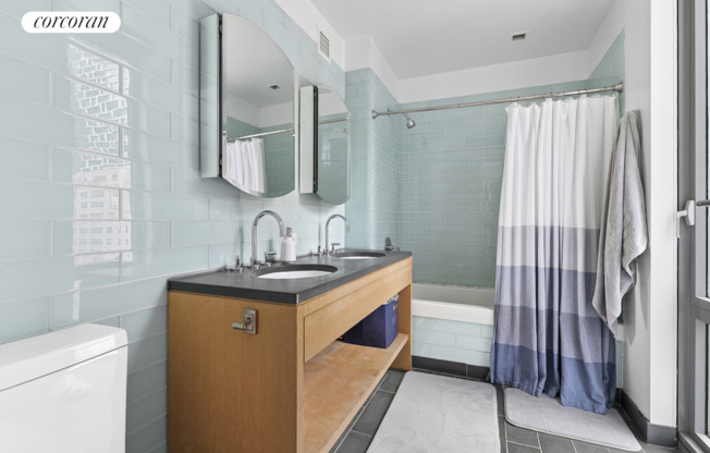310 W 52 ST