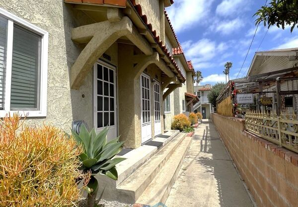 426 430 W 22 ST
