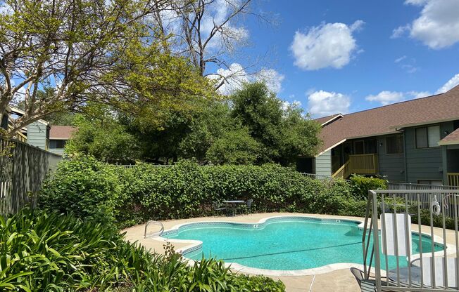 2 beds, 1 bath, $1,550, Unit 18
