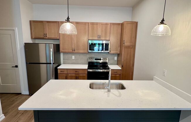 1 bed, 1 bath, 883 sqft, $2,095, Unit 121