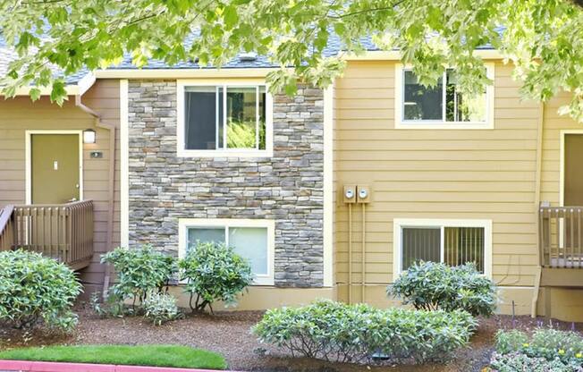 Courtyard Garden at The Bluffs at Mountain Park, Lake Oswego, OR, 97035