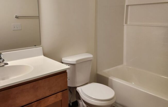 2 beds, 1 bath, 878 sqft, $1,305, Unit WY30002