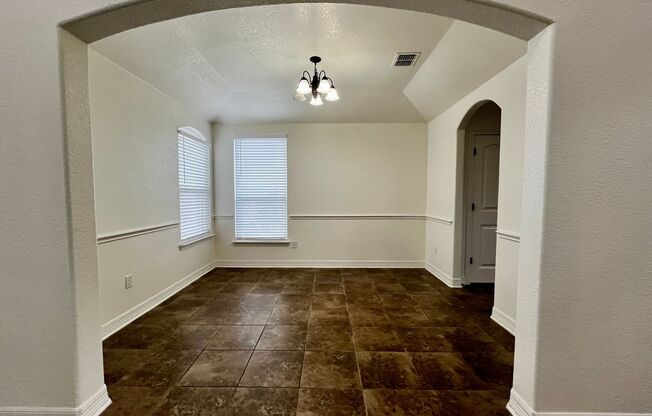 *Spacious 5 Bedroom, 3.5 Bath Home in Northeast San Antonio* minutes from Randolph AFB and Ikea!!