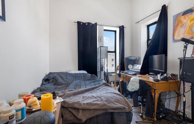 880 WYCKOFF AVE