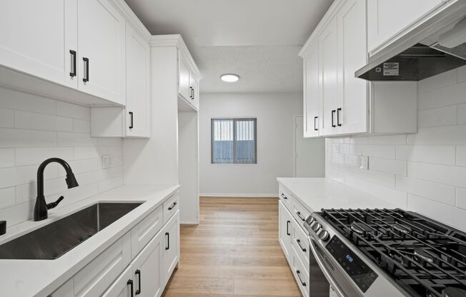 2 beds, 1 bath, $2,495, Unit 07