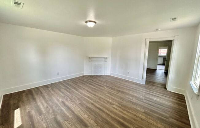 2 beds, 1 bath, $895