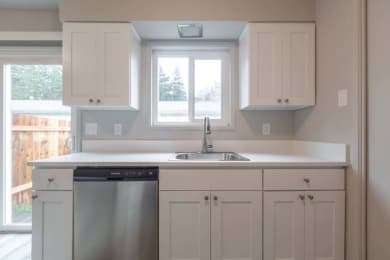 3 beds, 1.5 baths, 1,200 sqft, $2,200