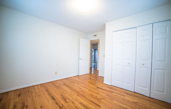 Welcome to 4010-12 Oak Street