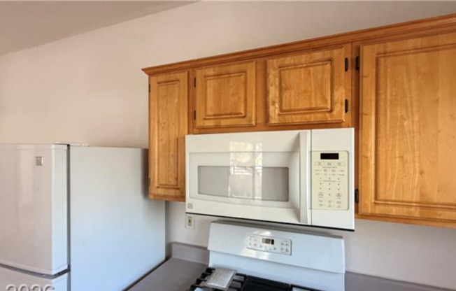 2 beds, 2 baths, $1,310, Unit UNIT 2046