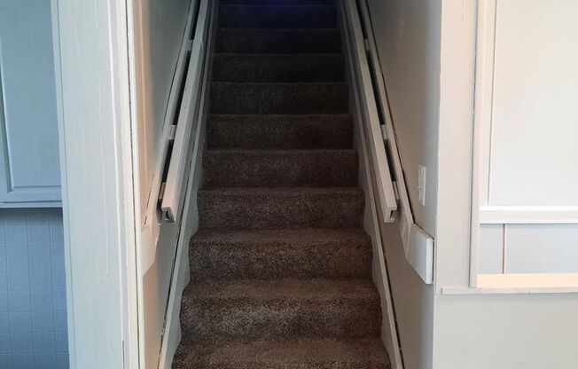 $1195 - 1 bedroom/ 2 bathroom plus 2 bonus rooms and office space ! - Single Family Home directly across from Linwood Park and Linwood Elementary