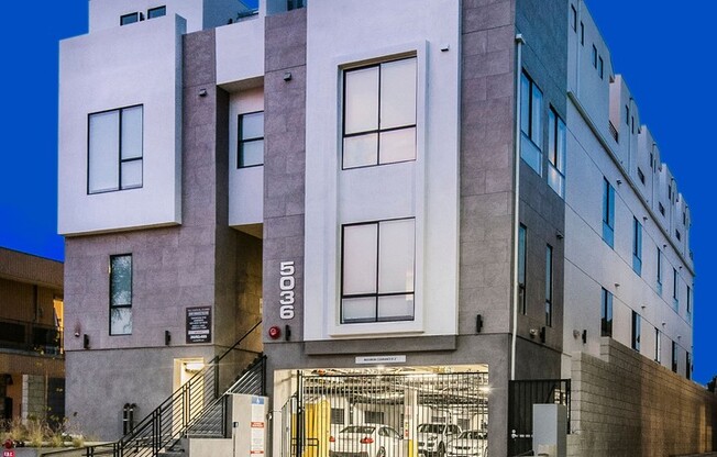 Come home to Modern Townhouse in Culver City!
