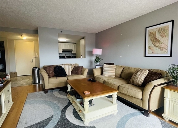 1 bed, 1 bath, 651 sqft, $3,200, Unit 906