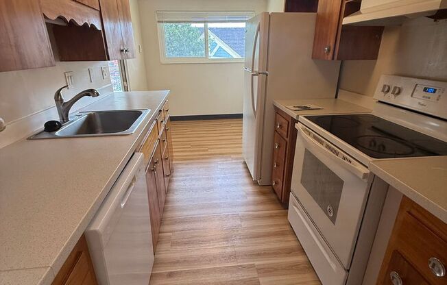 3 beds, 2 baths, 1,390 sqft, $2,895, Unit 301