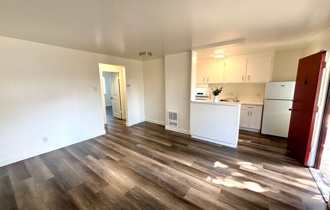 1530/40 Kentwood Apartments