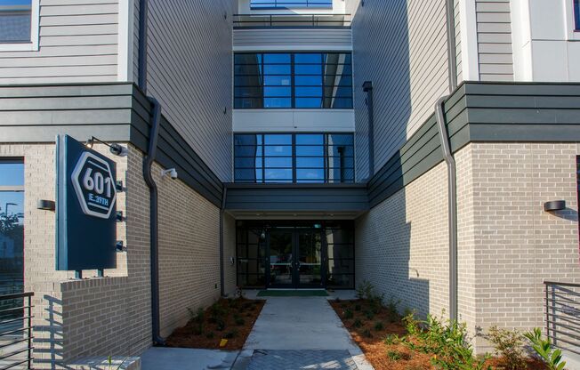 2 beds, 2 baths, 949 sqft, $2,600, Unit #301