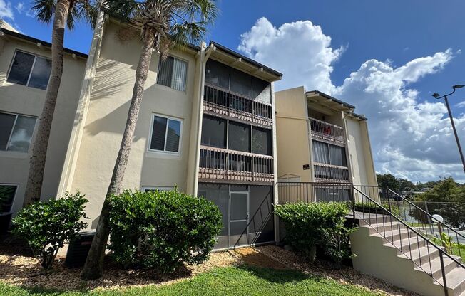 Altamonte Springs 1/1 Condo ~ Lakefront Community ~ Great Amenities!!