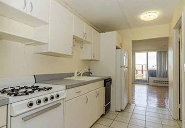 Studio, 1 bath, 500 sqft, $2,375, Unit 913
