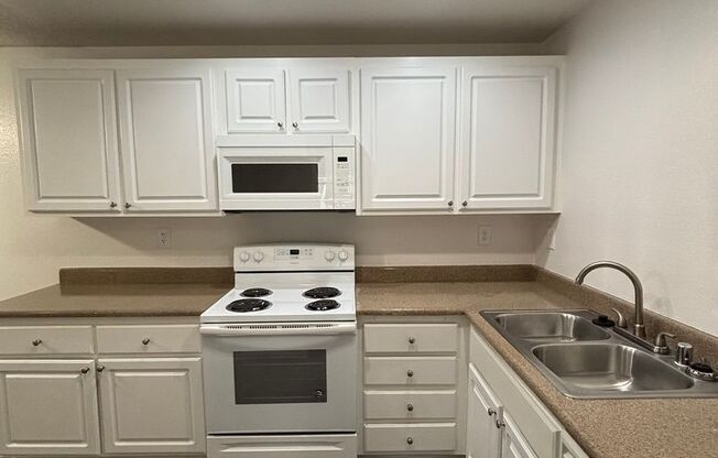1 bed, 1 bath, 750 sqft, $2,220, Unit 714
