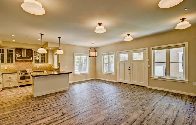 959 South Ash Avenue