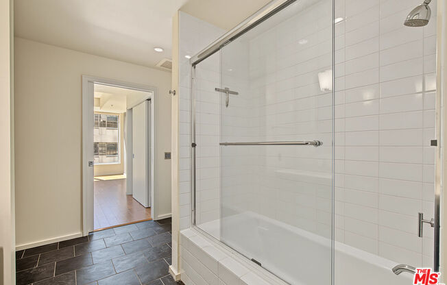 1 bed, 1.5 baths, 1,090 sqft, $3,000, Unit 302