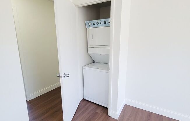 2 beds, 1 bath, 850 sqft, $1,349, Unit 5822-1 Balsam