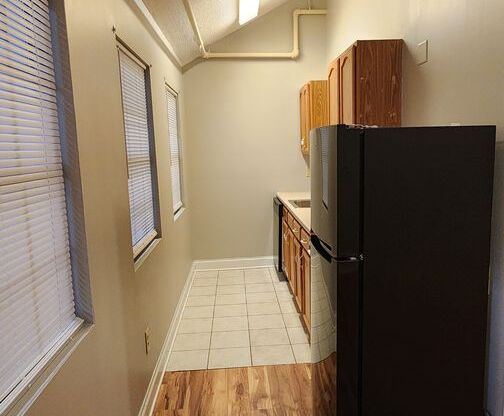Studio, 1 bath, 650 sqft, $1,050, Unit Unit 116