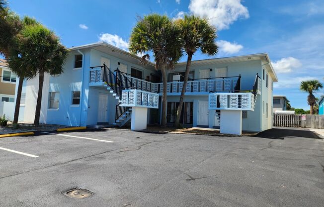 2593 North Oleander Ave