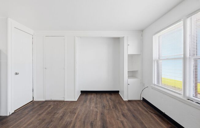 1 bed, 1 bath, 300 sqft, $800, Unit 1109 N Scott Avenue #7