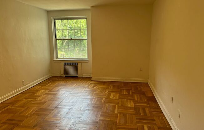 1 bed, 1 bath, 803 sqft, $1,510, Unit Royal York 304