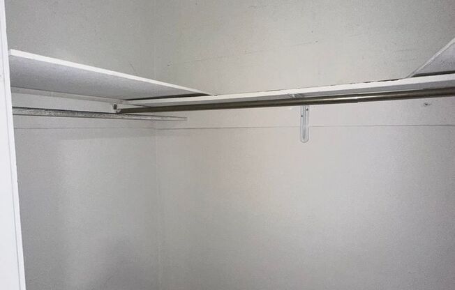 1 bed, 1 bath, 708 sqft, $1,330, Unit King Edward Annex 18