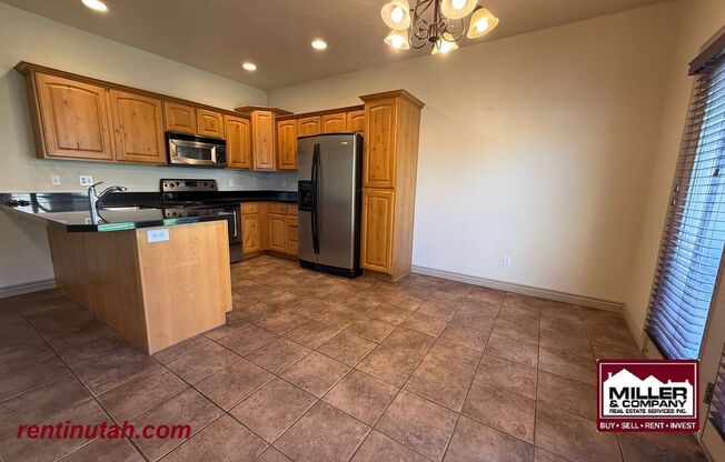 3 beds, 2.5 baths, $2,095