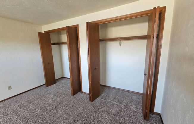 1 bed, 1 bath, 1,078 sqft, $1,229, Unit 1401 079