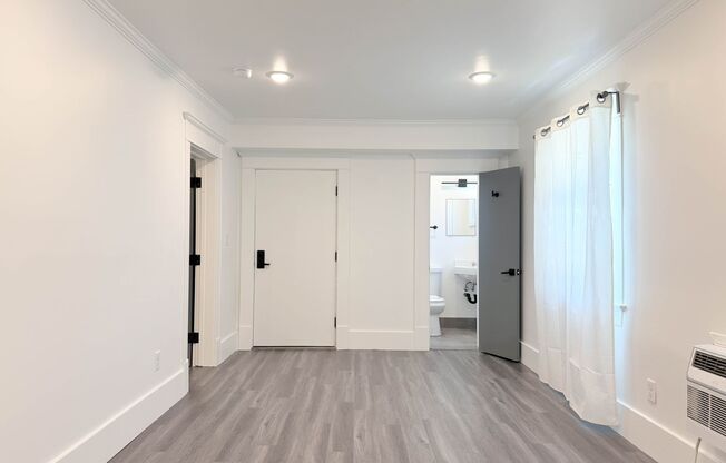 1 bed, 1 bath, $2,720, Unit 13