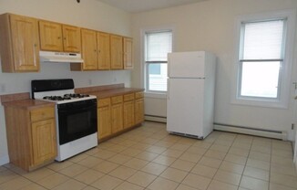 32 ROCKLAND AVE