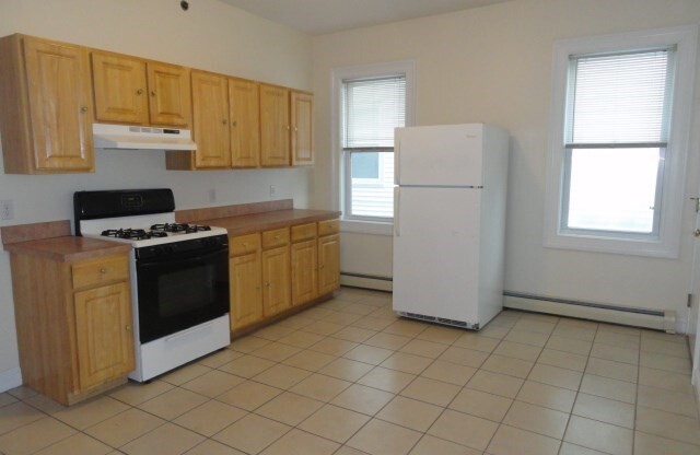 3 beds, 1 bath, 1,400 sqft, $2,800, Unit 1