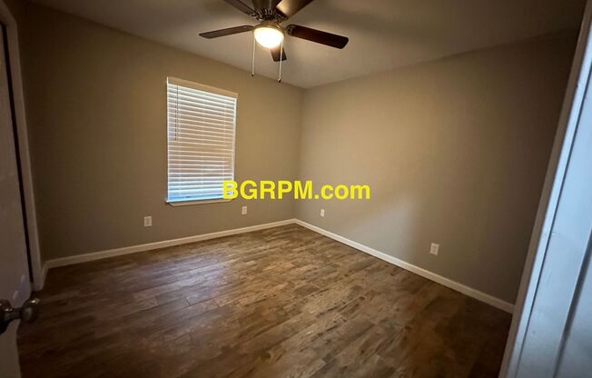 3 beds, 2 baths, $1,400