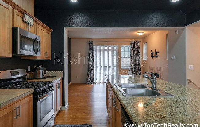 477 NE EDGEWAY DR