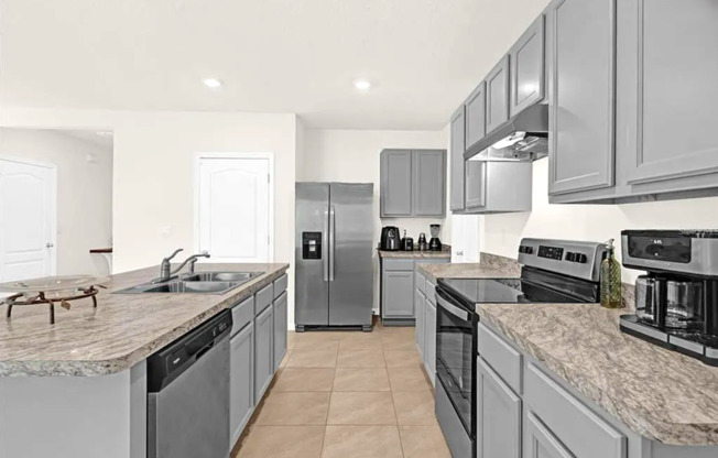 5 beds, 3 baths, $2,800