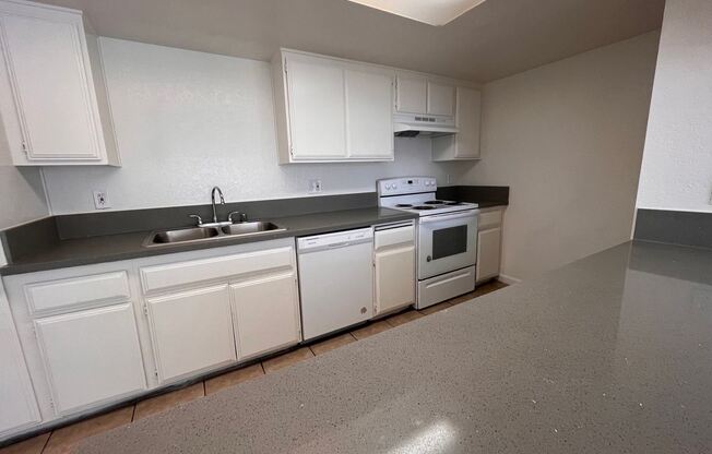 510 - 520 E. Orangewood Ave.