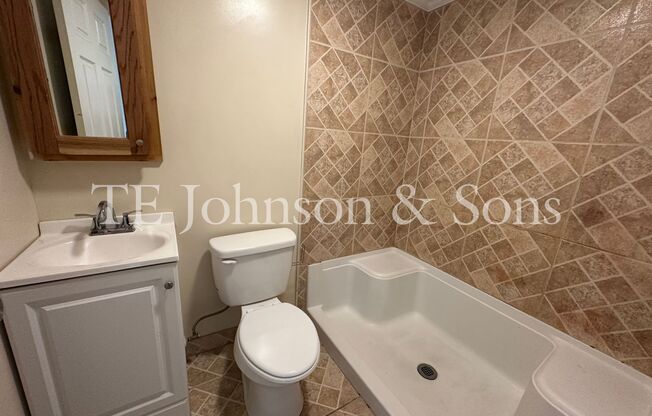 3 beds, 2 baths, $1,250