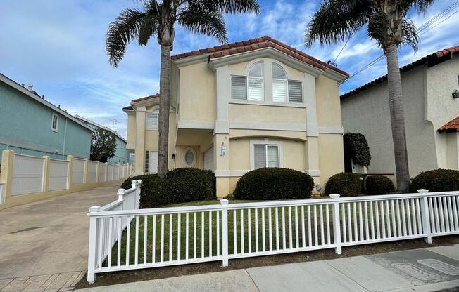 Beautiful Detached 4 bedroom, 2.5 Bath Townhome in North Redondo