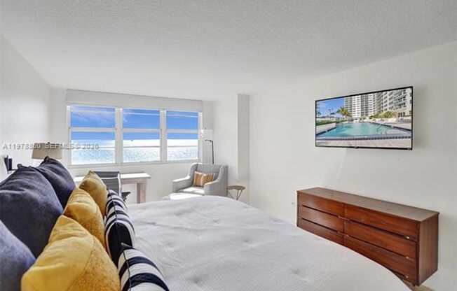 2 beds, 2 baths, 1,276 sqft, $5,200, Unit 6917 Collins Ave # 915